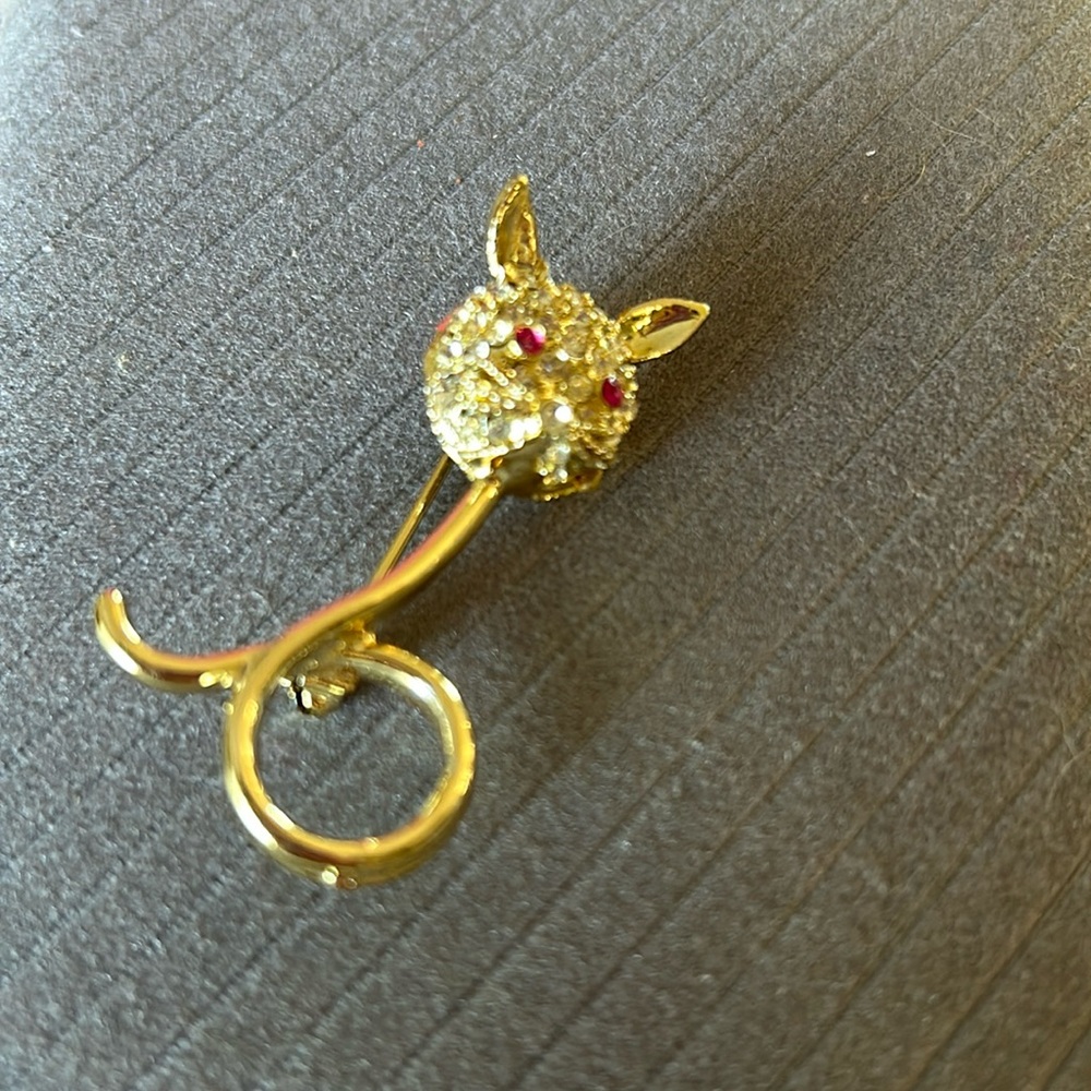 Vintage designer gold tone CAT Pink eyes and clear rhinestones